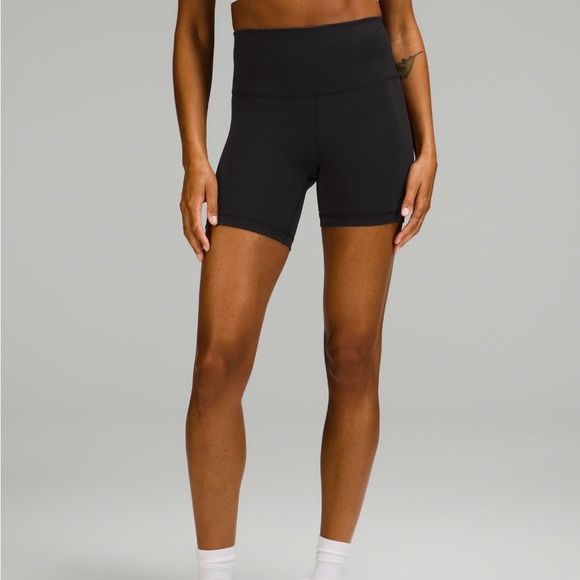 Lululemon Wunder Train HR Short 6” Color: Black Size: 4